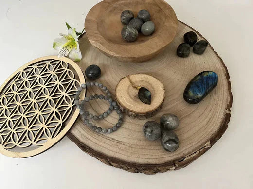 Collection de Bijoux avec Labradorite Naturelle Envoûtante, incluant bracelets, pendentifs et pierres roulées