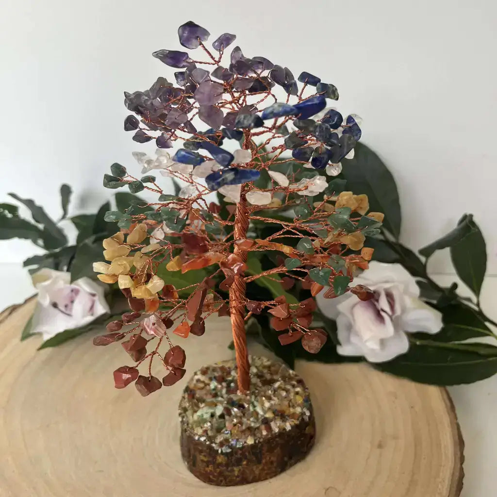 Arbre 7 chakras en pierres naturelles multicolores sur base en bois