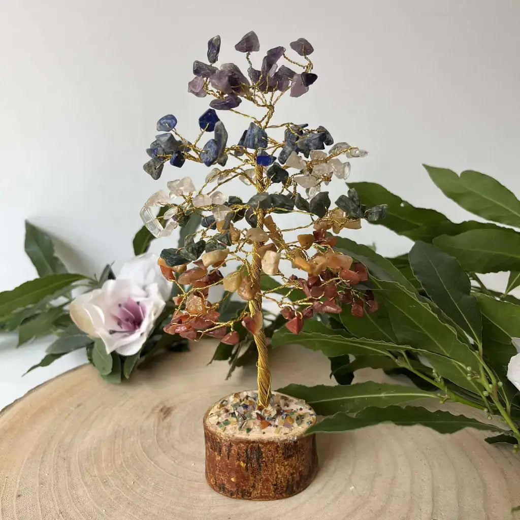 Arbre 7 Chakras en pierres naturelles sur socle en bois Aura de Roche décoratif et énergétique