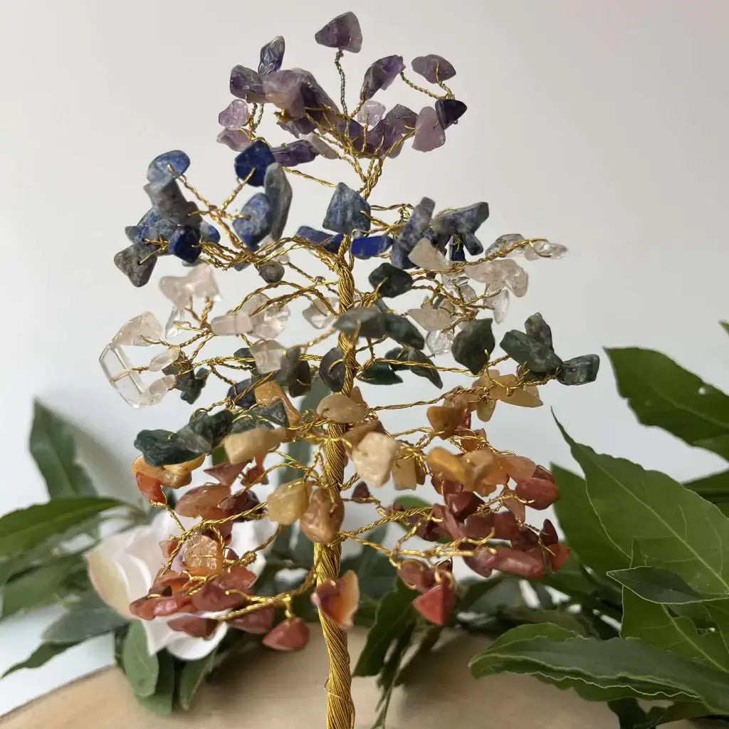 Arbre 7 Chakras en fil doré avec pierres naturelles multicolores décoratif Aura de Roche