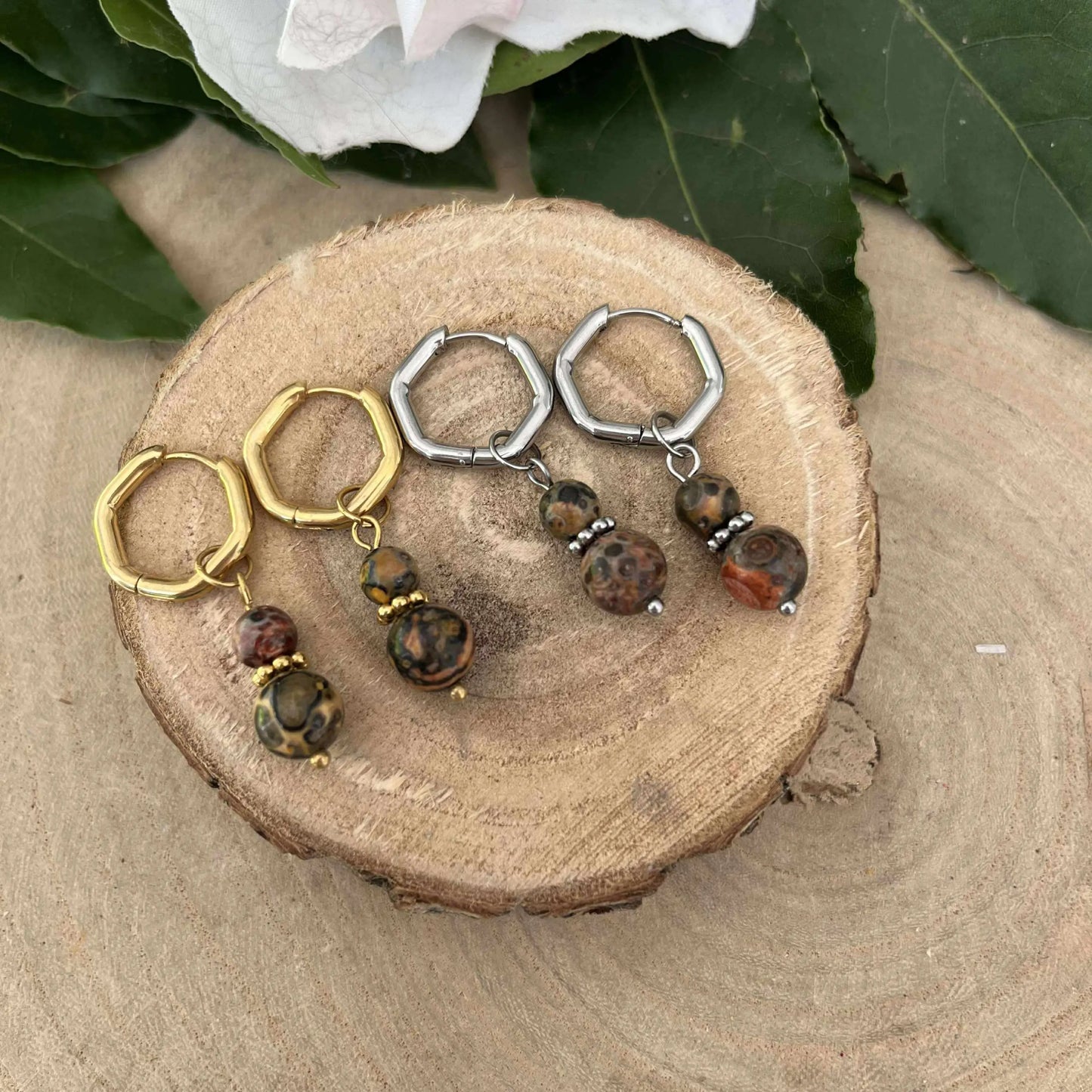 Boucles d'Oreilles Jaspe Léopard en métal doré et argenté avec perles élégantes