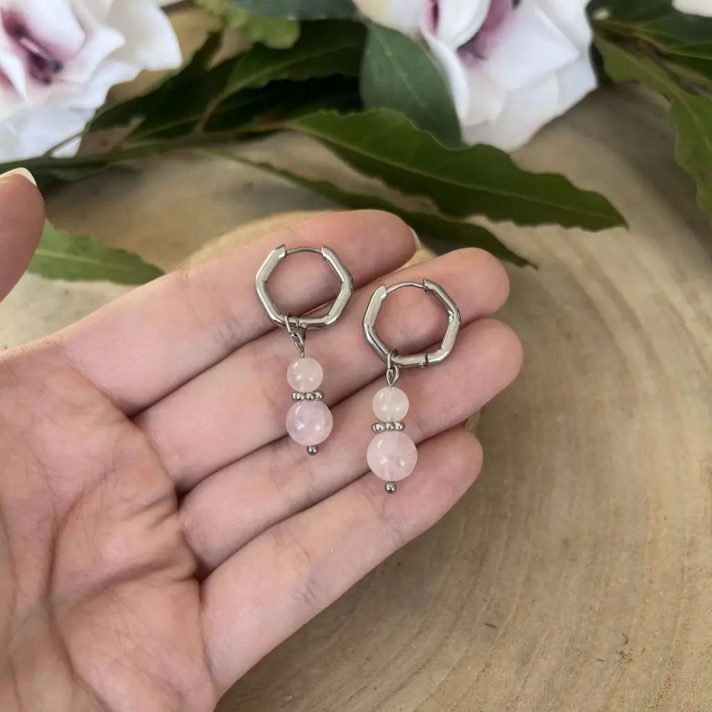Boucles d’Oreilles Quartz Rose: Tendresse Délicate et Amour