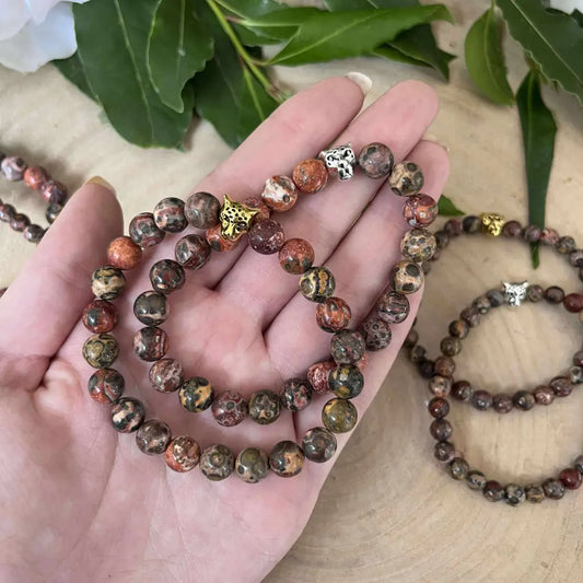 Bracelet en Jaspe Léopard en perles naturelles avec détail en métal, parfait pour un style élégant