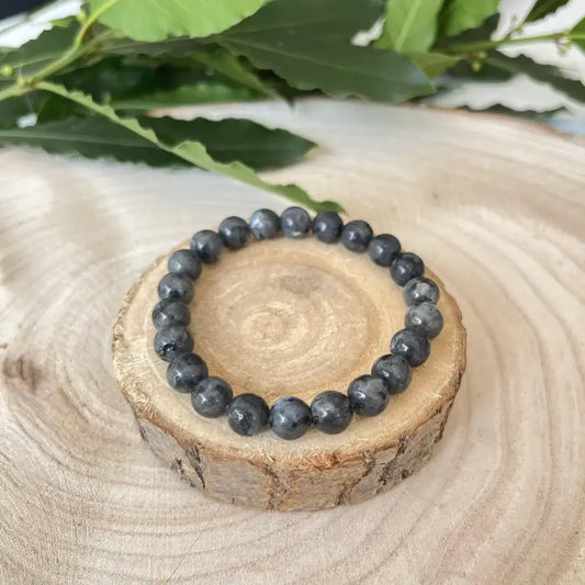 Bracelet en Larvikite Naturelle - Pierre de Protection et d’Ancrage sur un support en bois