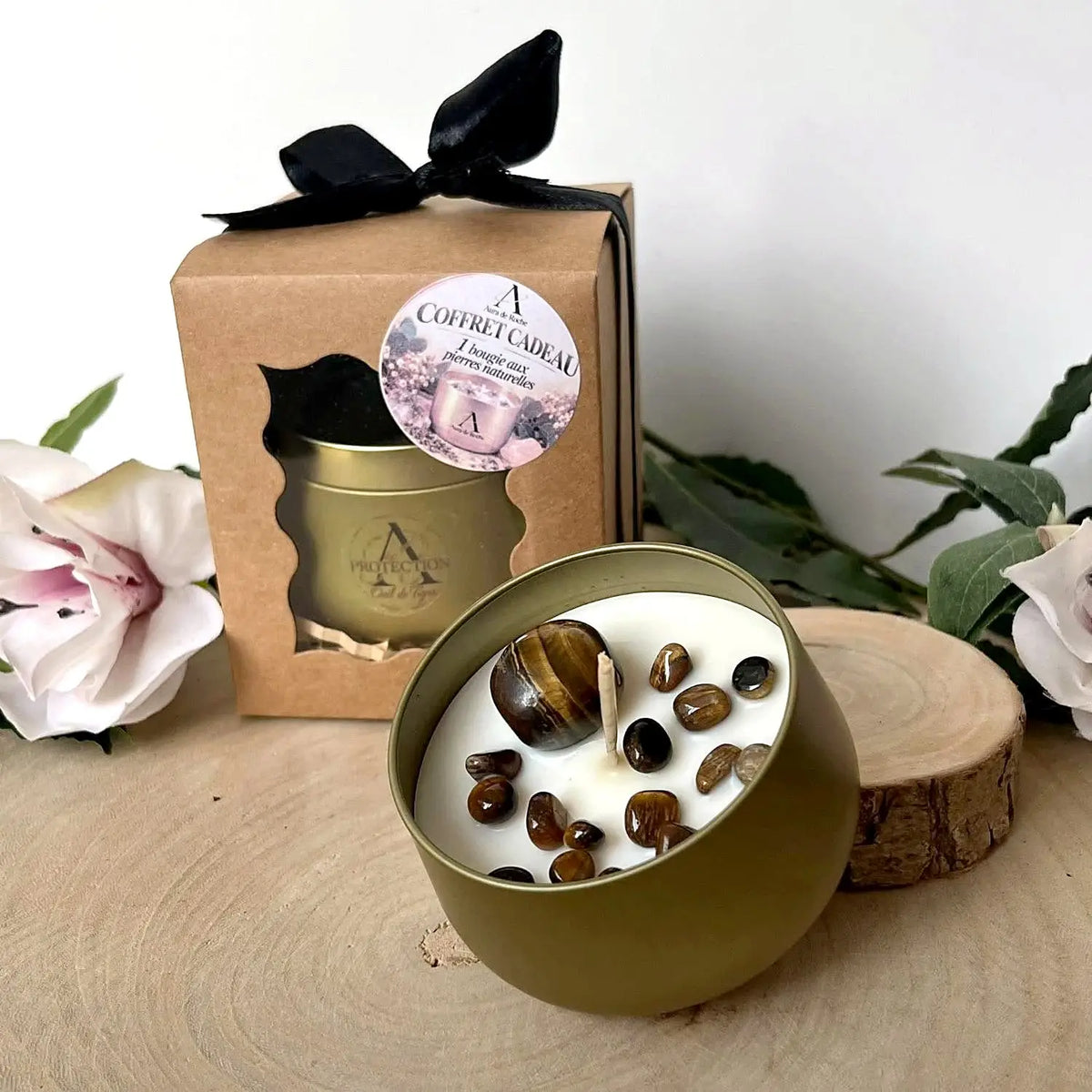 Coffret bougie Protection à l'œil de tigre, pot doré et pierres d'œil de tigre dans la cire, ruban noir