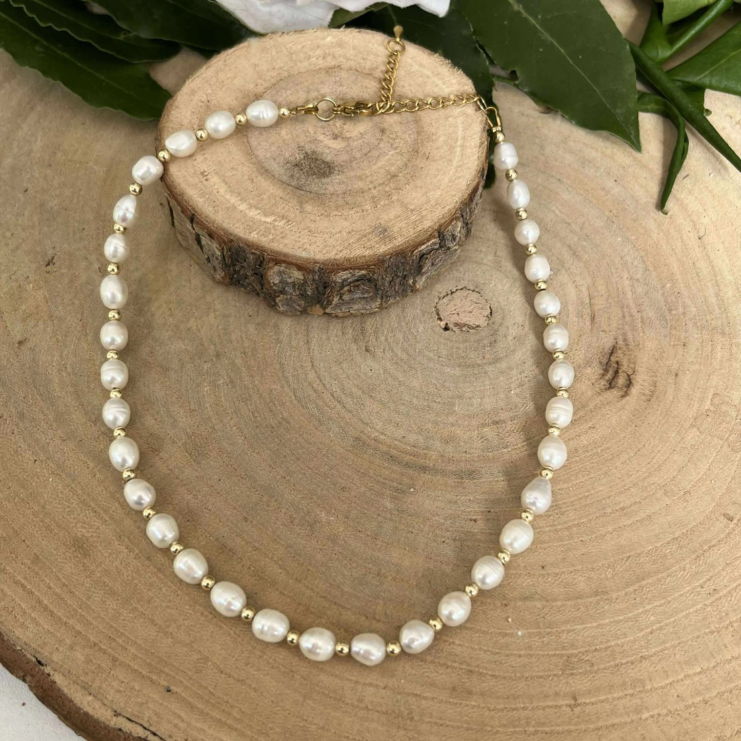 Collier Auréa en Perle d'Eau Douce en acier inoxydable, élégant et raffiné pour un look chic.