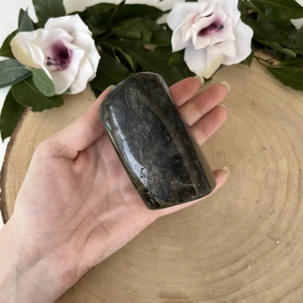 Labradorite Forme Libre – Éclats Mystiques et Protection
