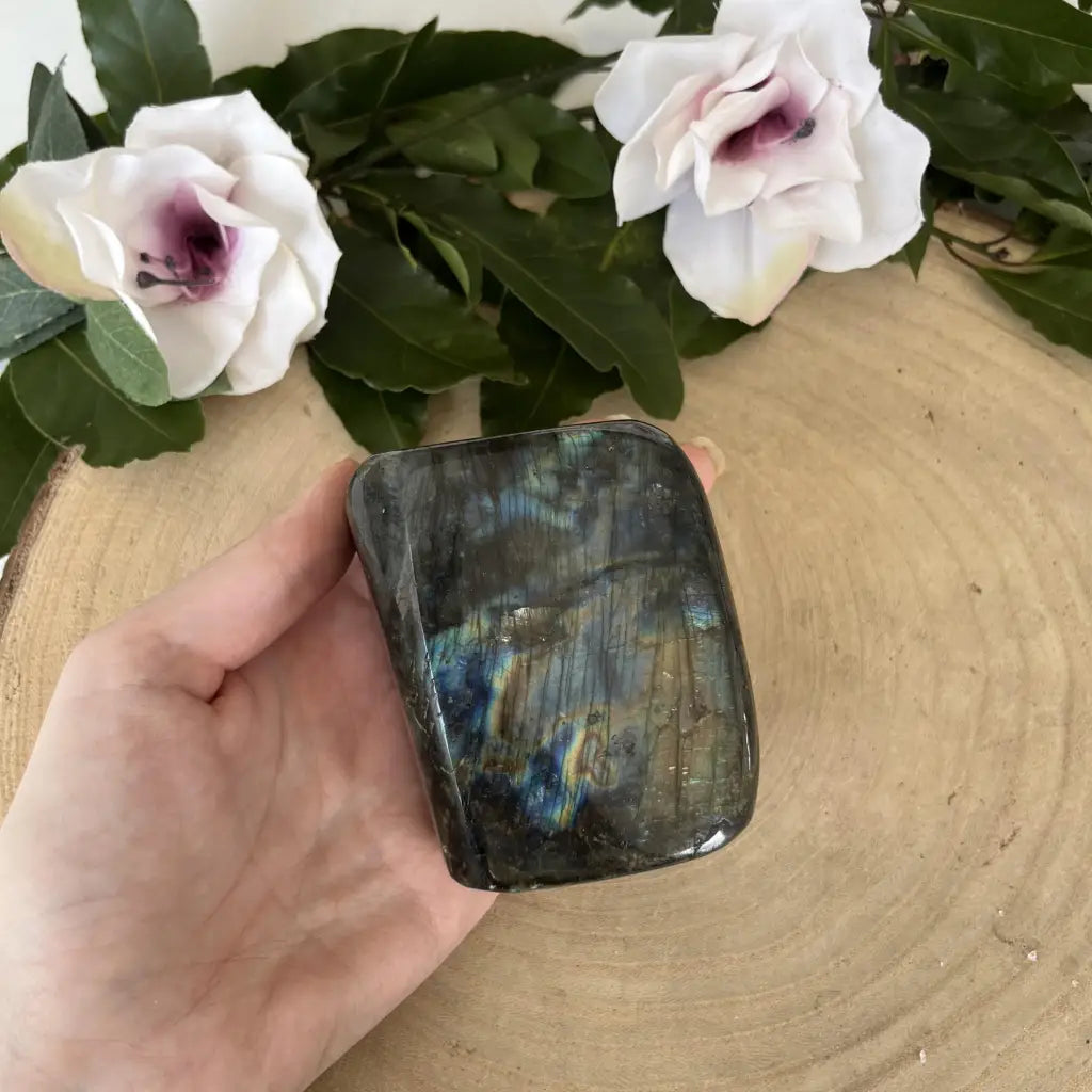 Labradorite Forme Libre – Éclats Mystiques et Protection