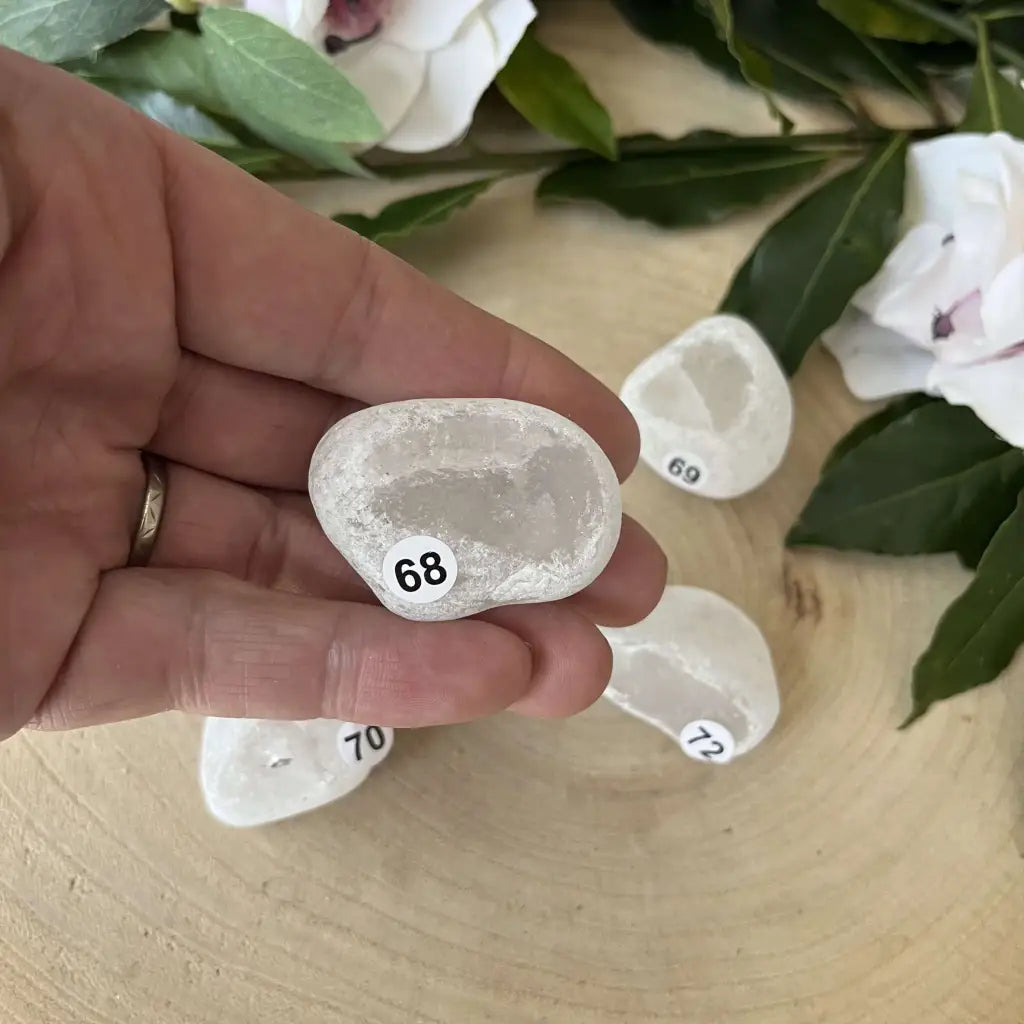 Œuf Ema Cristal de Roche - 68 - pierre naturelle