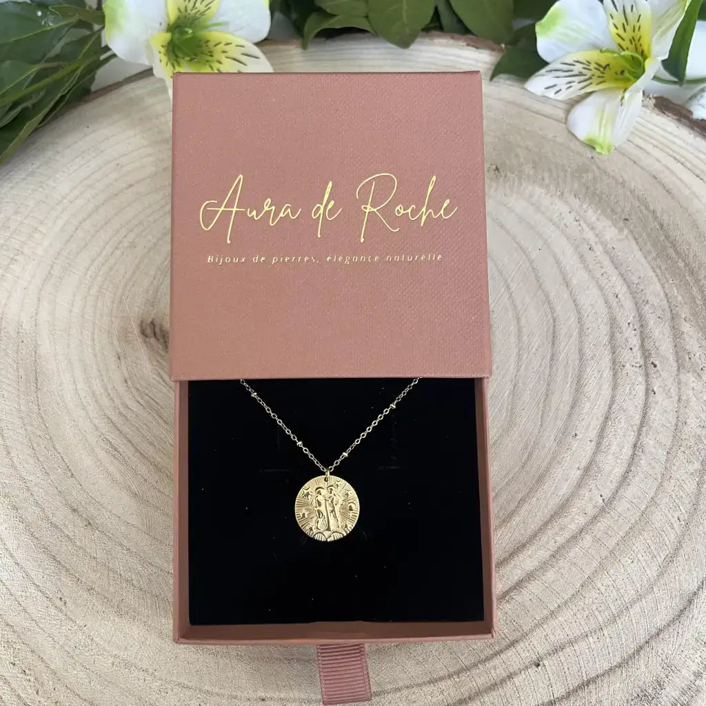 Pendentif Gémeaux avec Pierre de Pouvoir dans une boîte élégante de la marque Aura de Roche