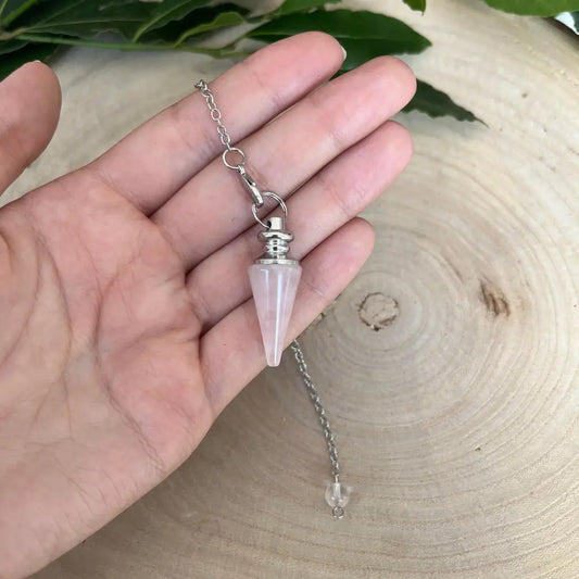 Pendule en Quartz Rose Aura de Roche en cône poli avec chaînette en acier pour radiesthésie
