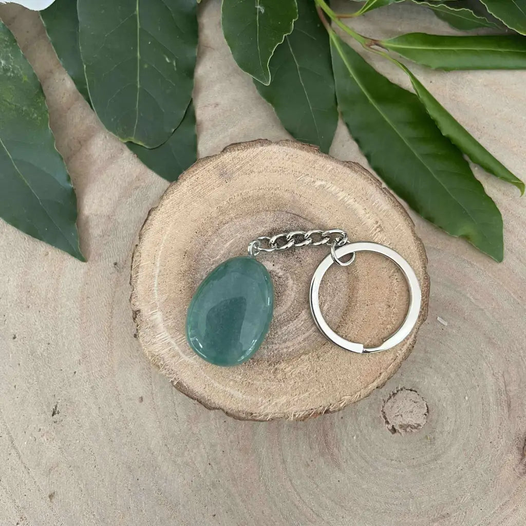 Porte-clés en Aventurine Verte avec une belle finition sur une base en bois
