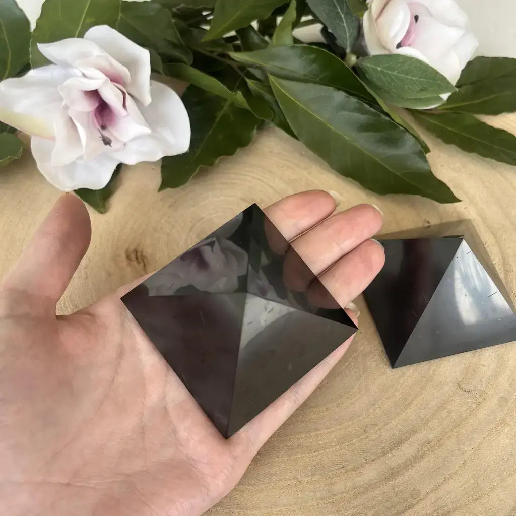 Pyramide de shungite protection d'Aura de Roche, idéale pour la méditation et l'énergie positive
