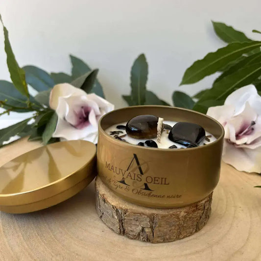 Bougie Mauvais Œil Aura de Roche en boîte dorée avec cire blanche et pierres naturelles noires