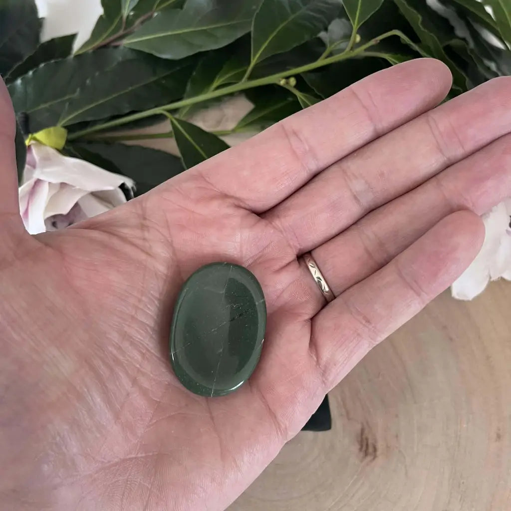 Galet de Pouce en Jade Vert Anti-Stress – Pierre Naturelle