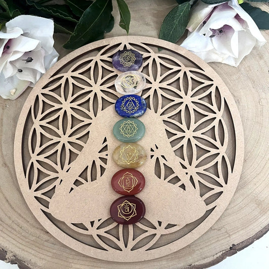 Plaque fleur de vie 7 chakras avec ses 7 pierres gravées alignées