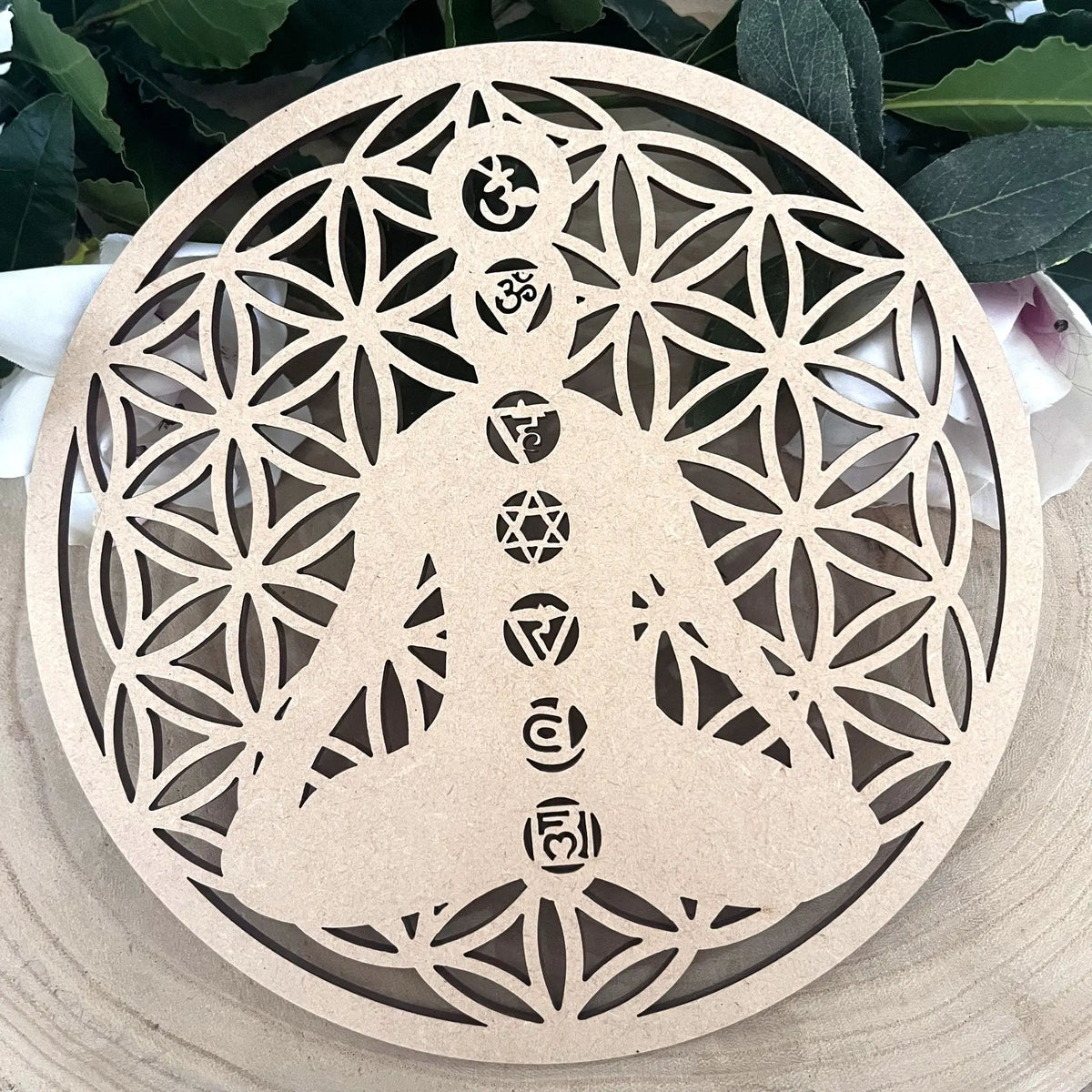 Plaque fleur de vie 7 chakras en bois de 20 cm